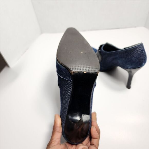 Stuart Weitzman  - Picture 7 of 13